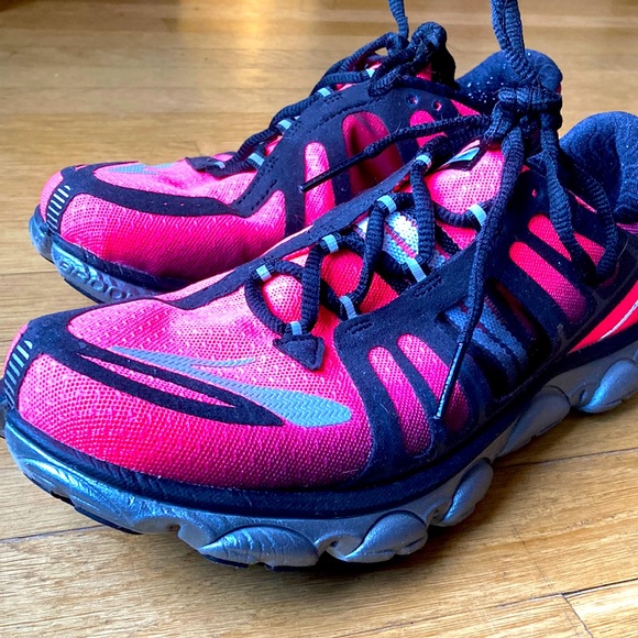 Brooks Pureflow P2 Women’s 10 running sneakers bright coral/pink, black & silver - Picture 2 of 13